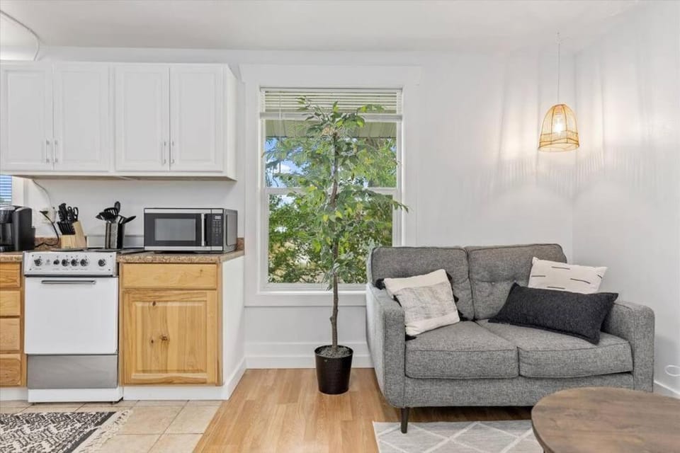 Unit 8: Lovely updated apartment! Apartment in Billings