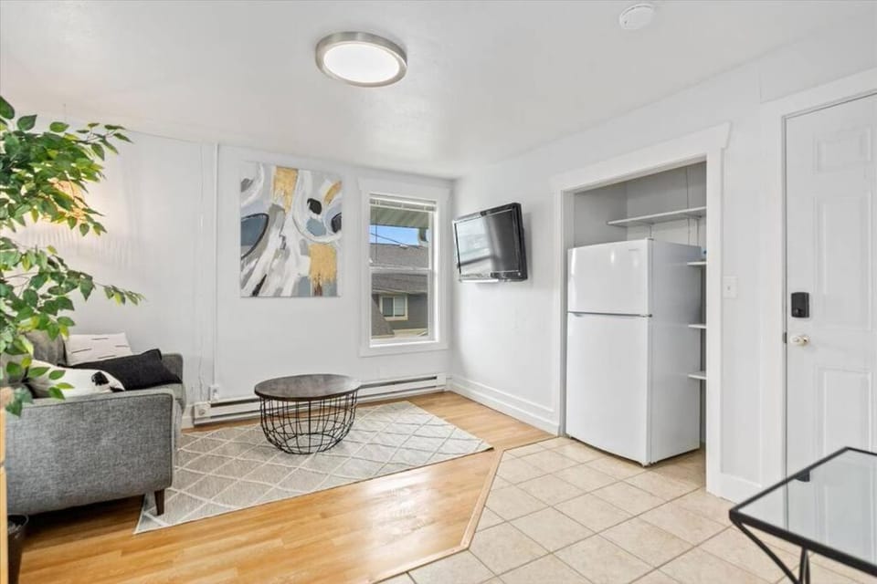 Unit 8: Lovely updated apartment! Apartment in Billings