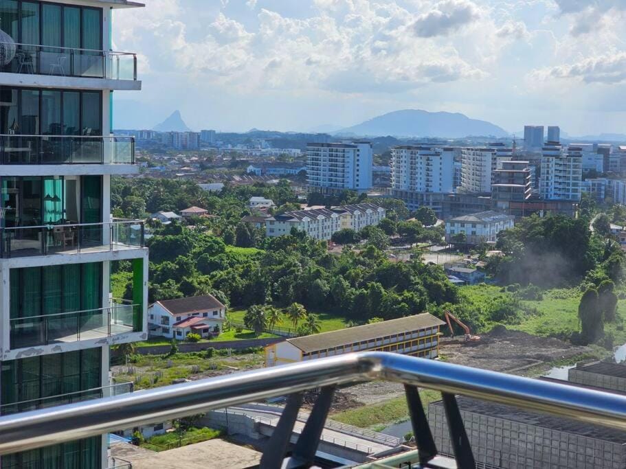 Spacious Family Suite & Business Smart Stay at Vivacity 11B Apartment in Kuching