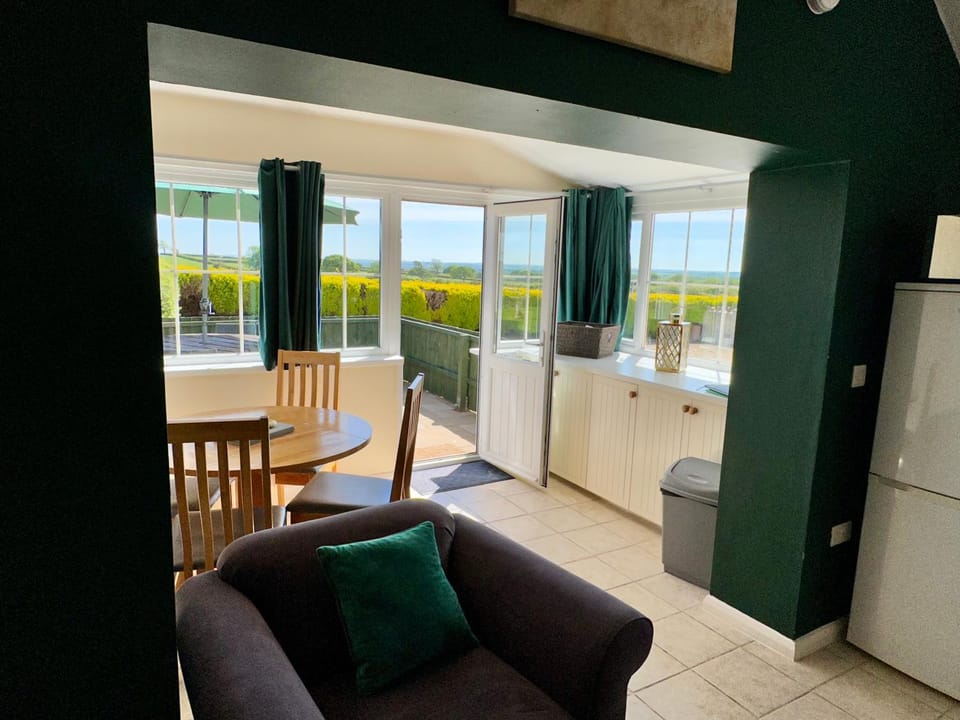 Pheasants Nook Apartment in Martletwy
