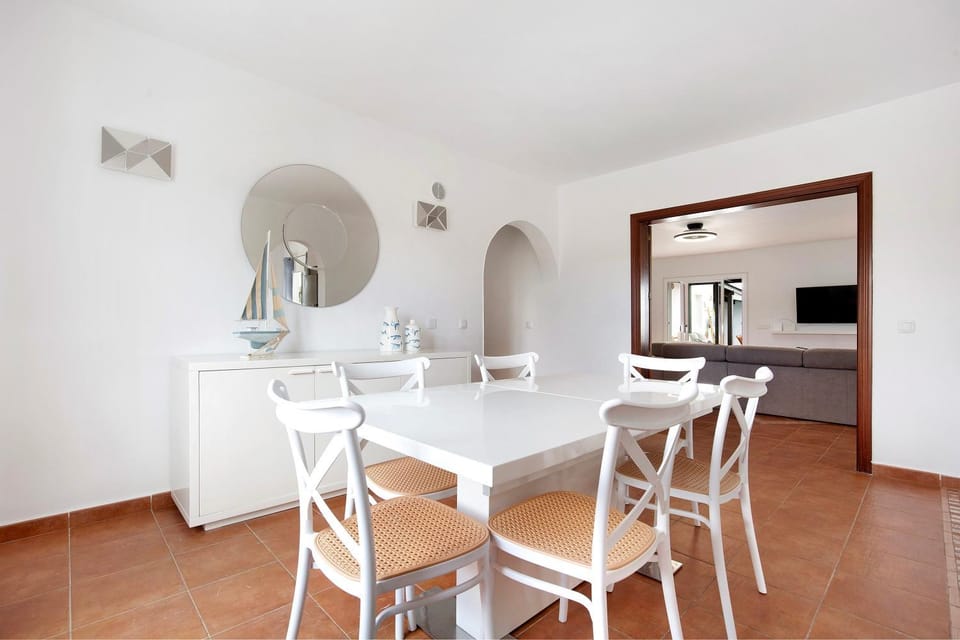 Property building, Kitchen or kitchenette, Living room
