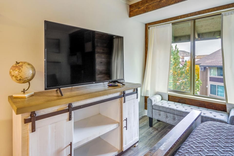 Ultimate Park City Studio w/ Pool & Hot Tub! Apartment in Park City