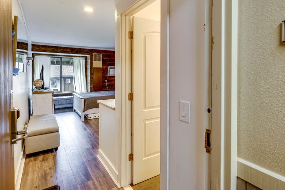 Ultimate Park City Studio w/ Pool & Hot Tub! Apartment in Park City
