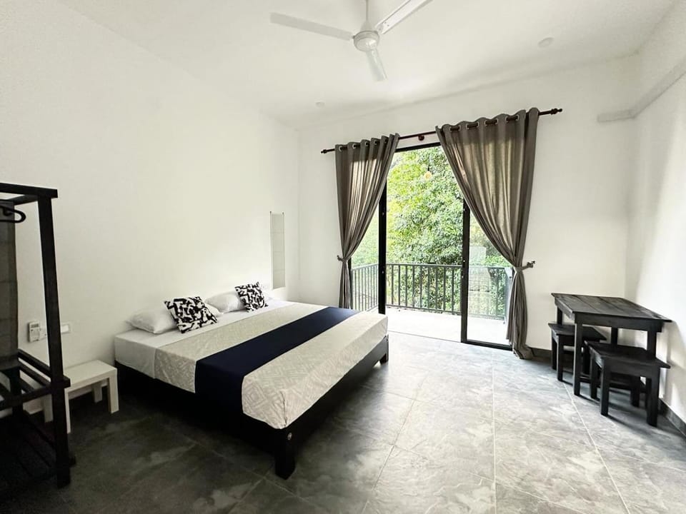Bed, Photo of the whole room, Bedroom, fireplace, wardrobe, air conditioner
