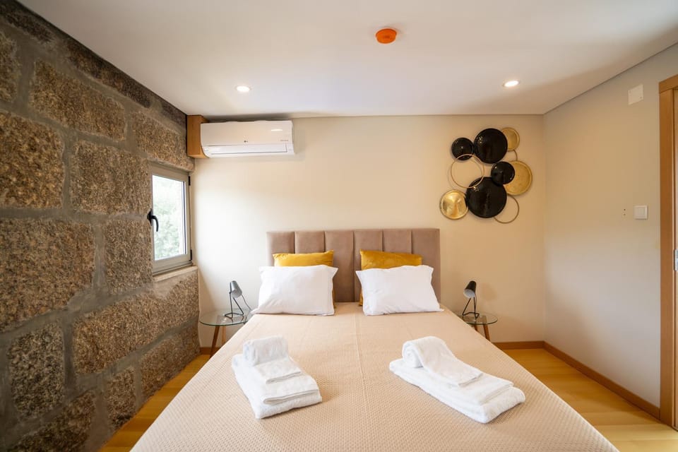Bed, Bedroom, towels, air conditioner
