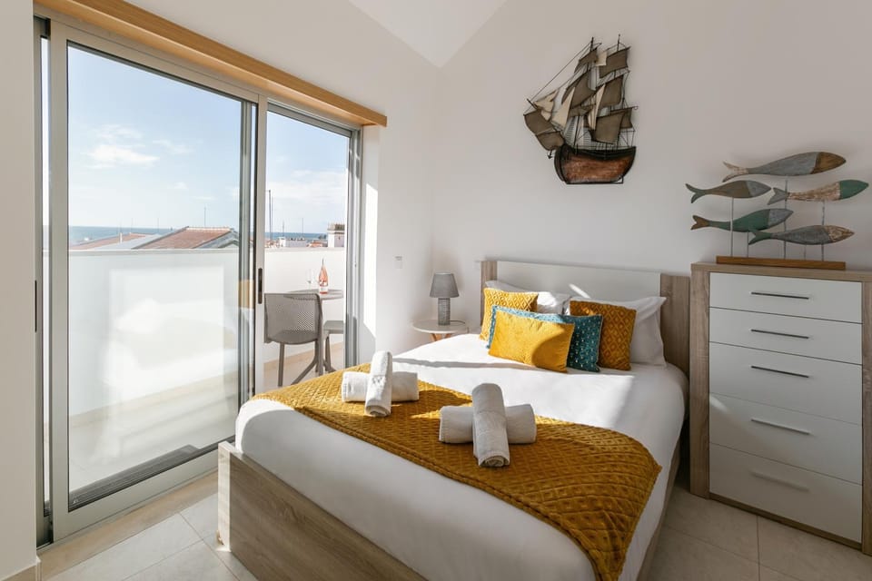 Bed, Natural landscape, Photo of the whole room, Decorative detail, Bedroom, Sea view, towels
