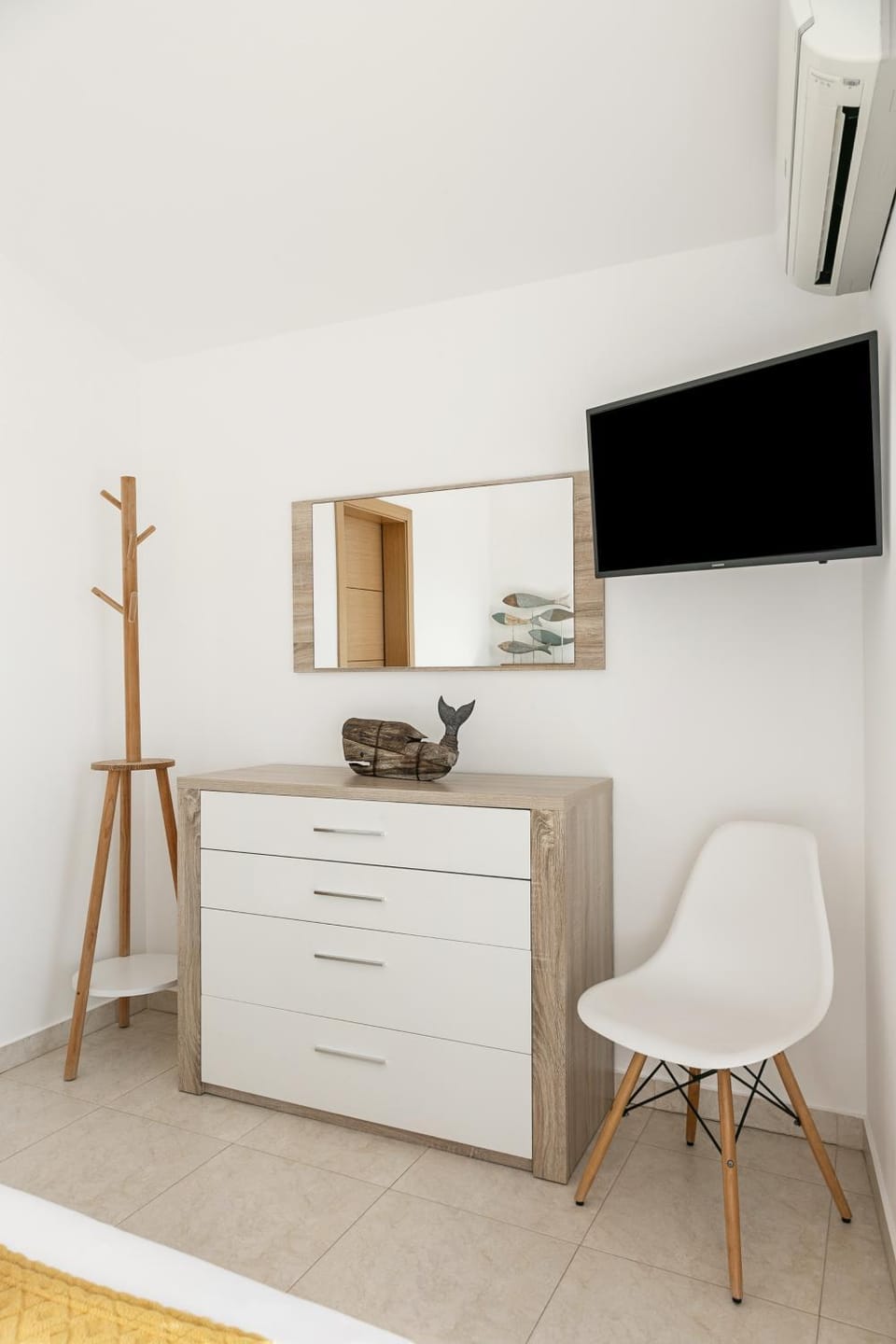 TV and multimedia, Decorative detail, Bedroom, air conditioner