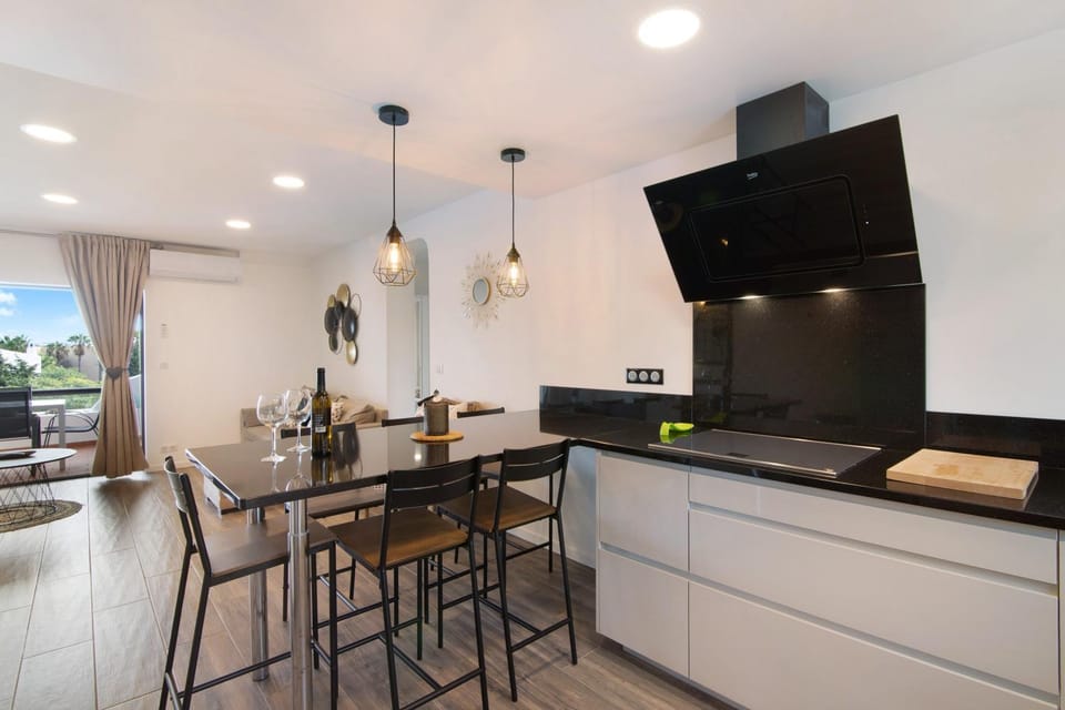 Property building, Kitchen or kitchenette, Living room