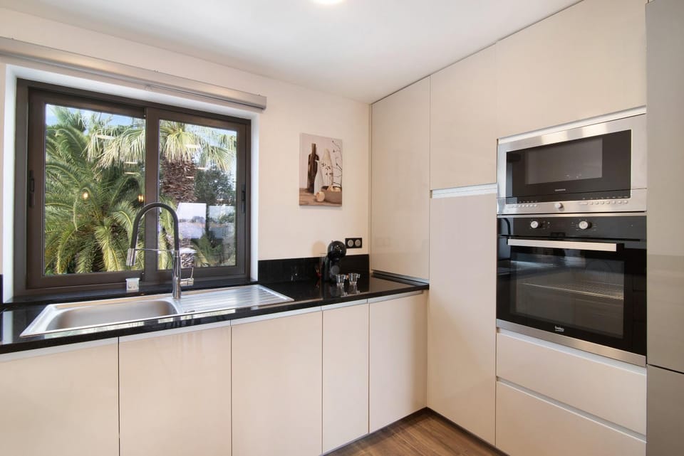 Kitchen or kitchenette, Living room