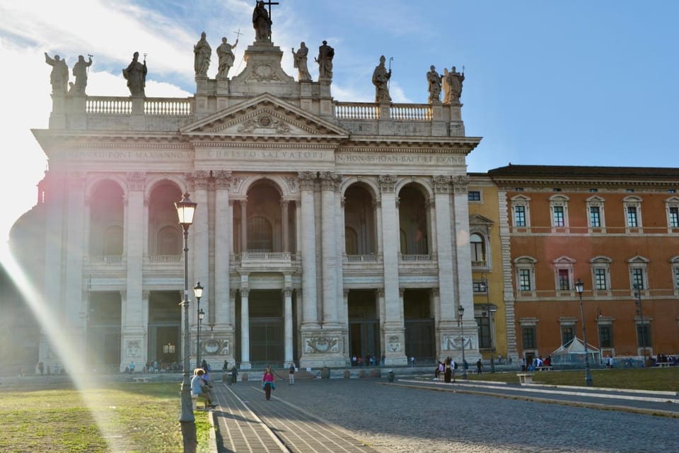 Property building, Nearby landmark, Day, People, Landmark view, Location, group of guests