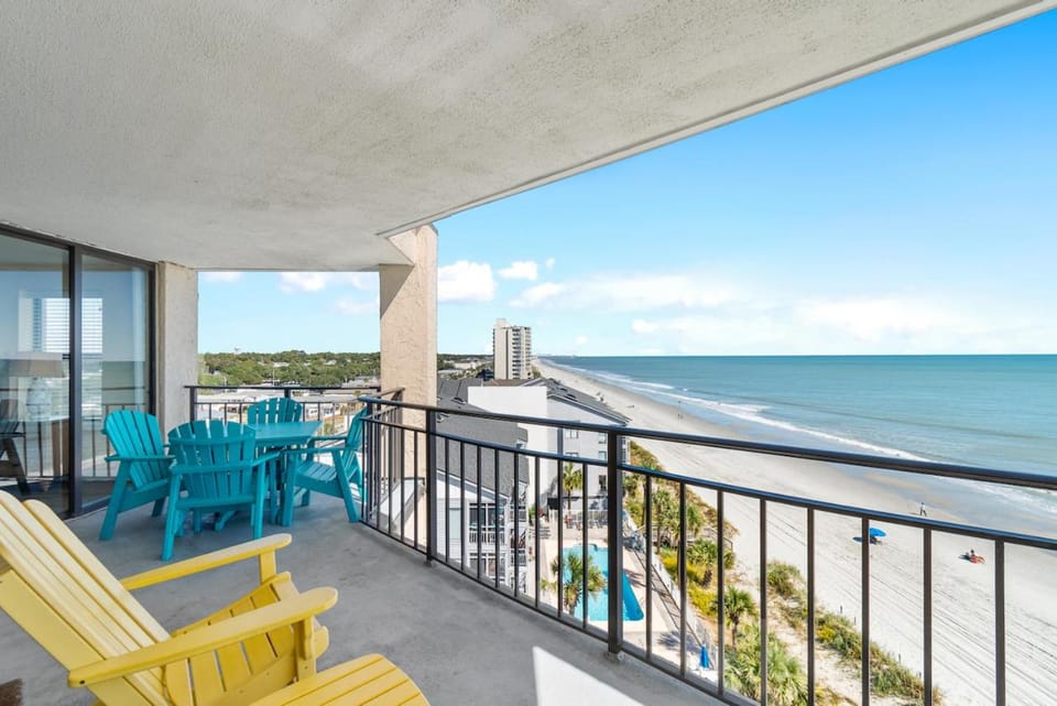 Day, Balcony/Terrace, Seating area, Beach, Sea view, Swimming pool
