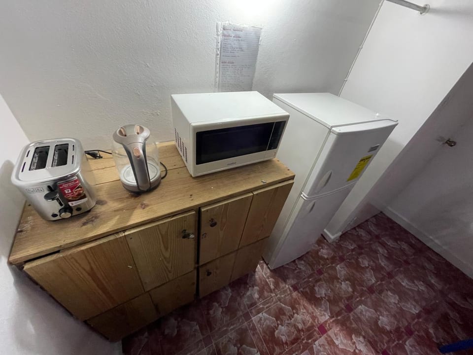 Coffee/tea facilities, Kitchen or kitchenette, microwave, minibar, toaster