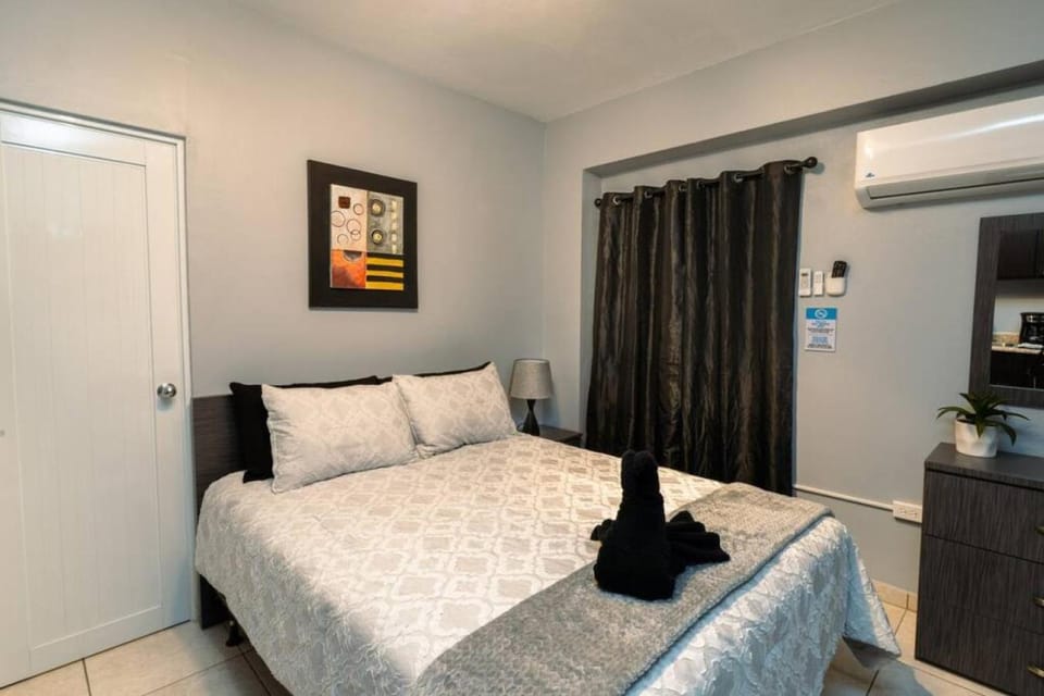 Green Mountain Studio 2, pool table-7 min to beach Apartment in Rincón