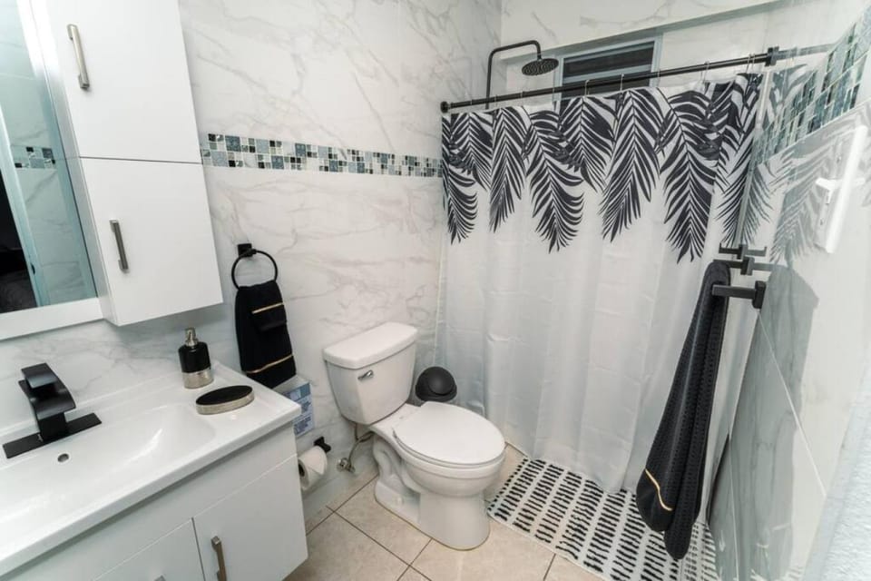Green Mountain Studio 2, pool table-7 min to beach Apartment in Rincón