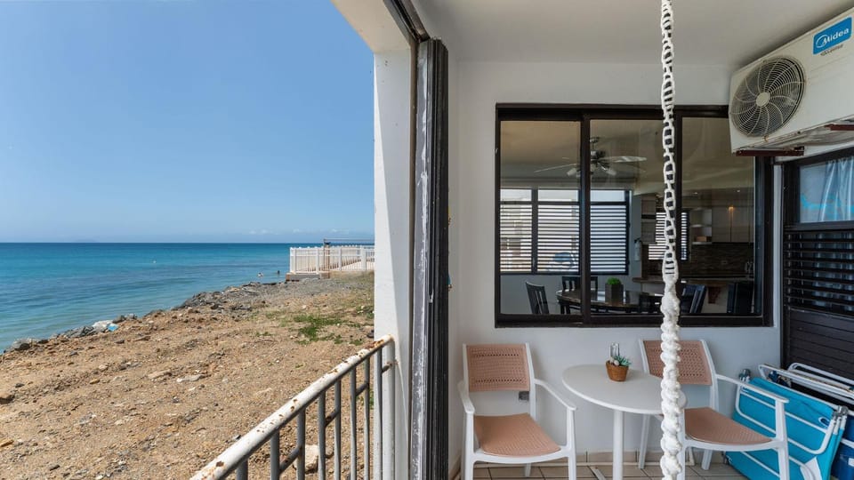 Property building, Balcony/Terrace, Beach, Sea view