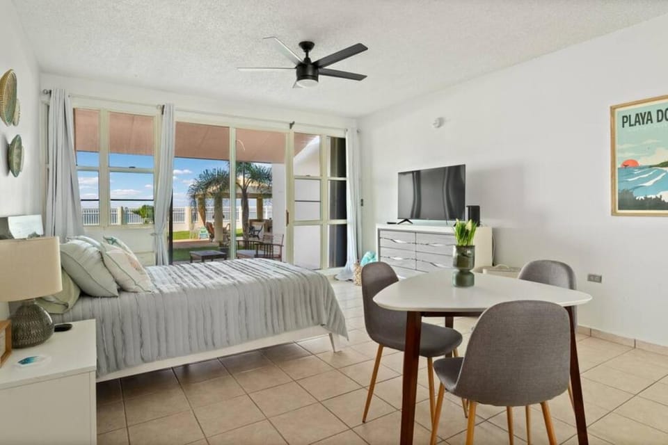 Beacfront Petite Paradise unit at Pelican Reef 103 House in Stella