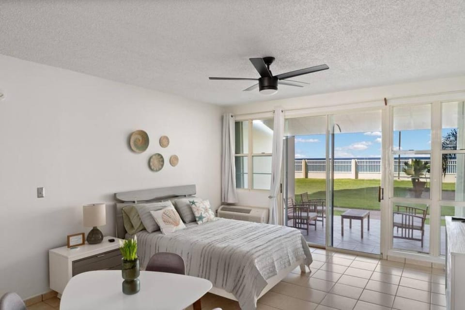 Beacfront Petite Paradise unit at Pelican Reef 103 House in Stella