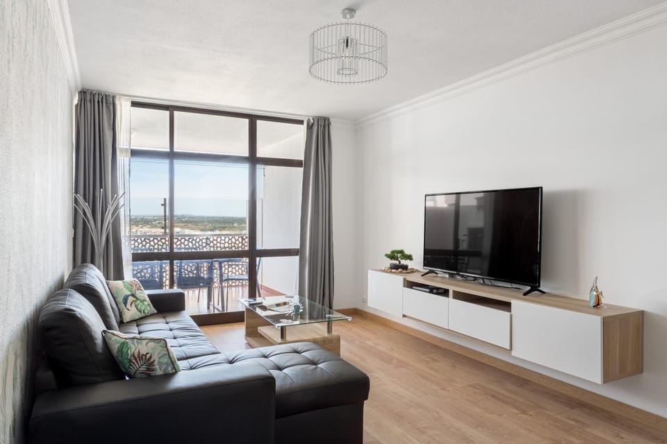 Communal lounge/ TV room, TV and multimedia, Living room