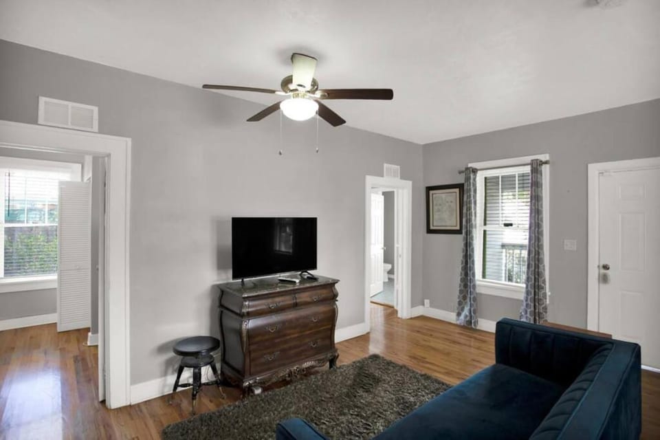 1940 cottage seen on FYI, 2bd 2ba House in Gainesville