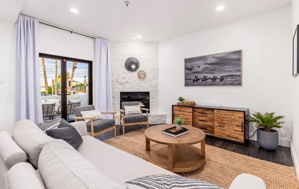 Live Above Shops and Restaurants in Oldtown Scottsdale House in Scottsdale