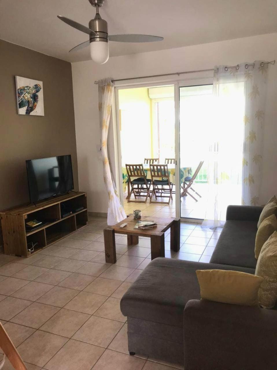 Communal lounge/ TV room