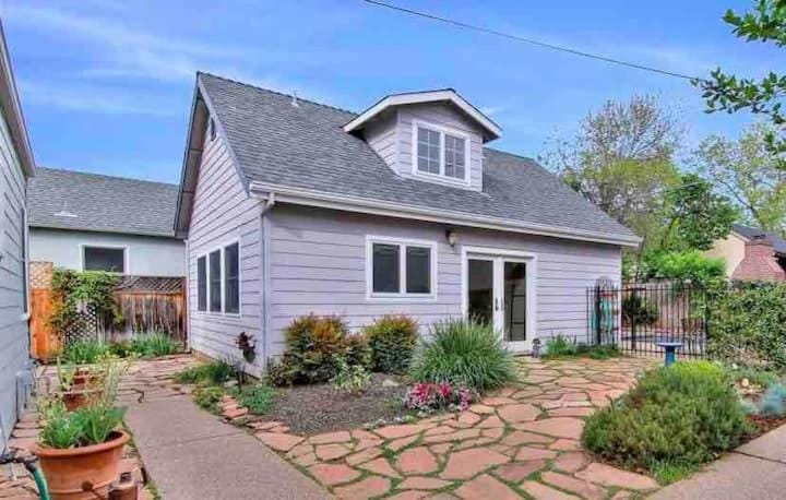 Oasis East Sac Charming Home with Saltwater Pool and Casita House in Sacramento