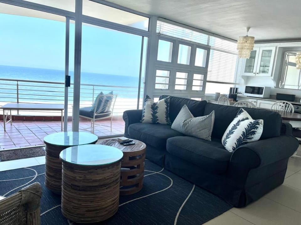 Property building, Lounge or bar, Seating area
