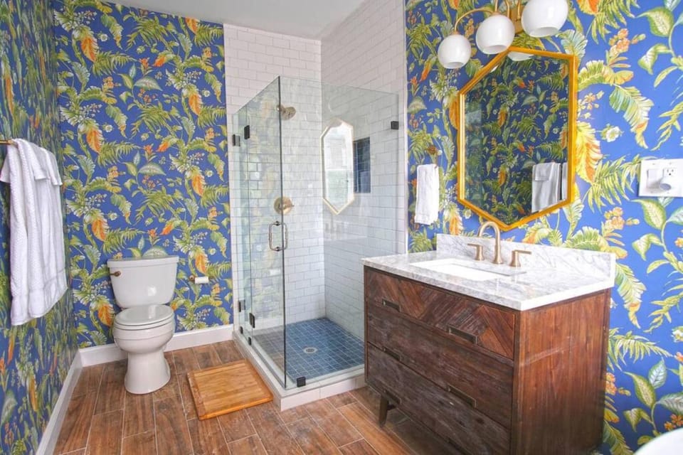 Shower, Toilet, Bathroom, towels