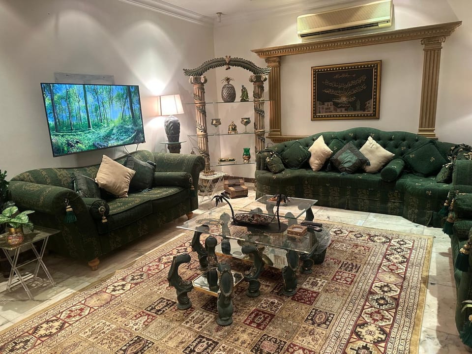 TV and multimedia, Seating area