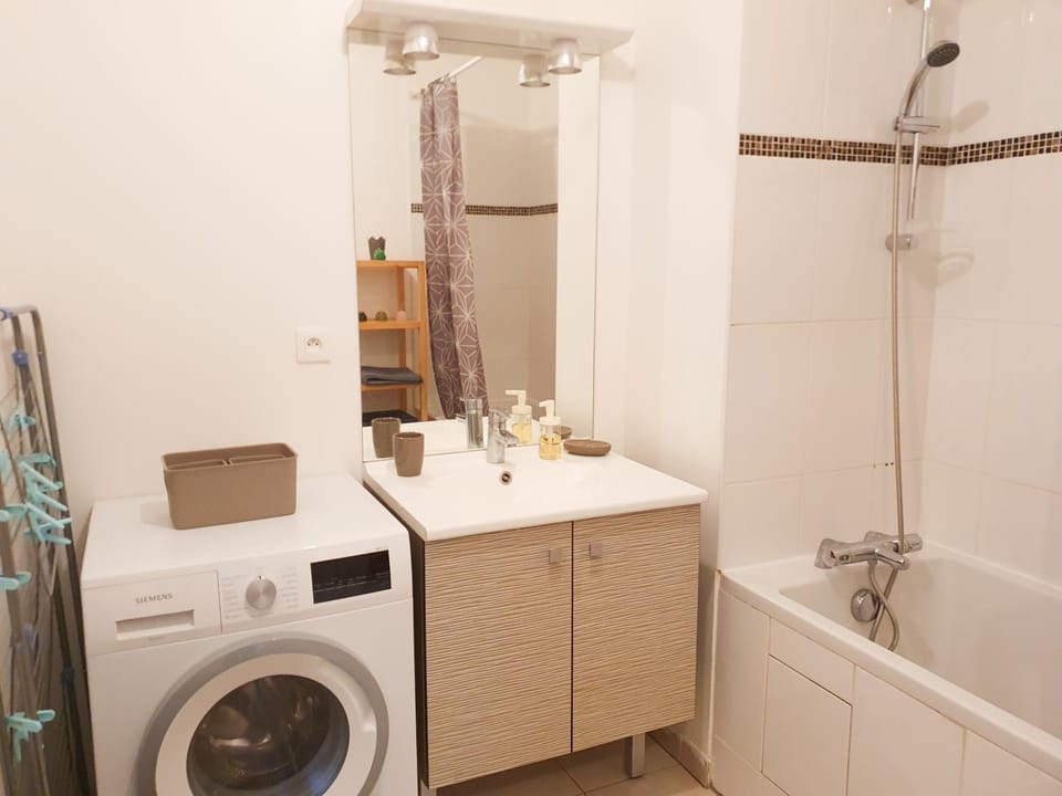 Shower, Bathroom, washing machine