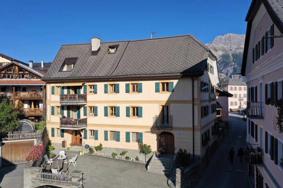 Property building, Bird's eye view, Autumn, Street view