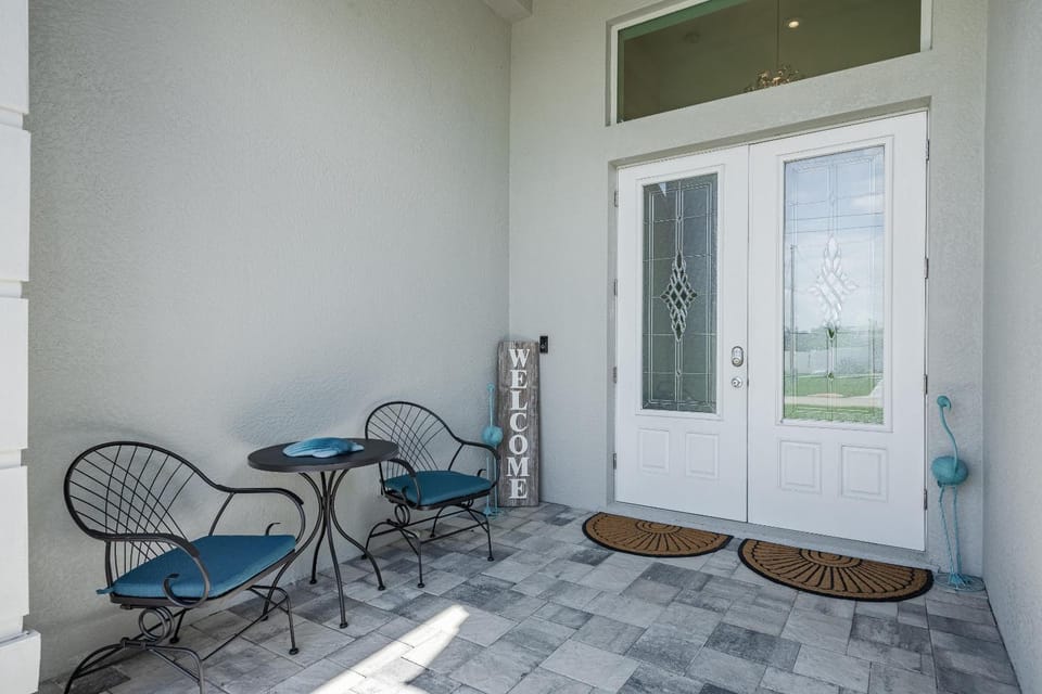 BRAND NEW - Pool overlooking canal, Outdoor Grilling station - Villa Hummingbird House - Roelens House in Cape Coral