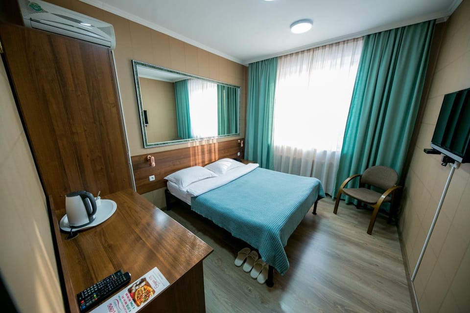 Bed, Photo of the whole room, Decorative detail, Bedroom