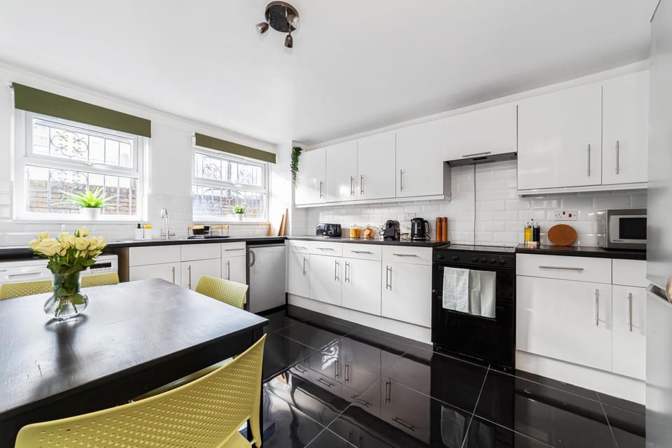 Coffee/tea facilities, Kitchen or kitchenette, Dining area, dishwasher, minibar, pet friendly, stove, toaster