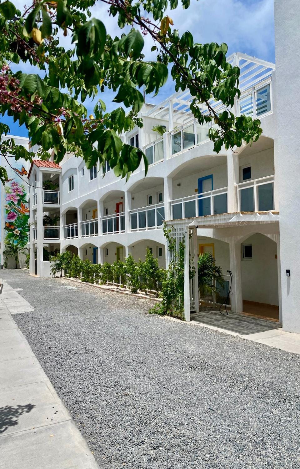 Maho Beach Modern 1BR, Ocean Level Apartment in Simpson Bay