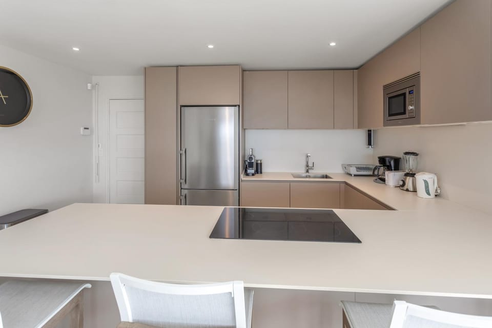 Maho Beach Modern 1BR, Ocean Level Apartment in Simpson Bay