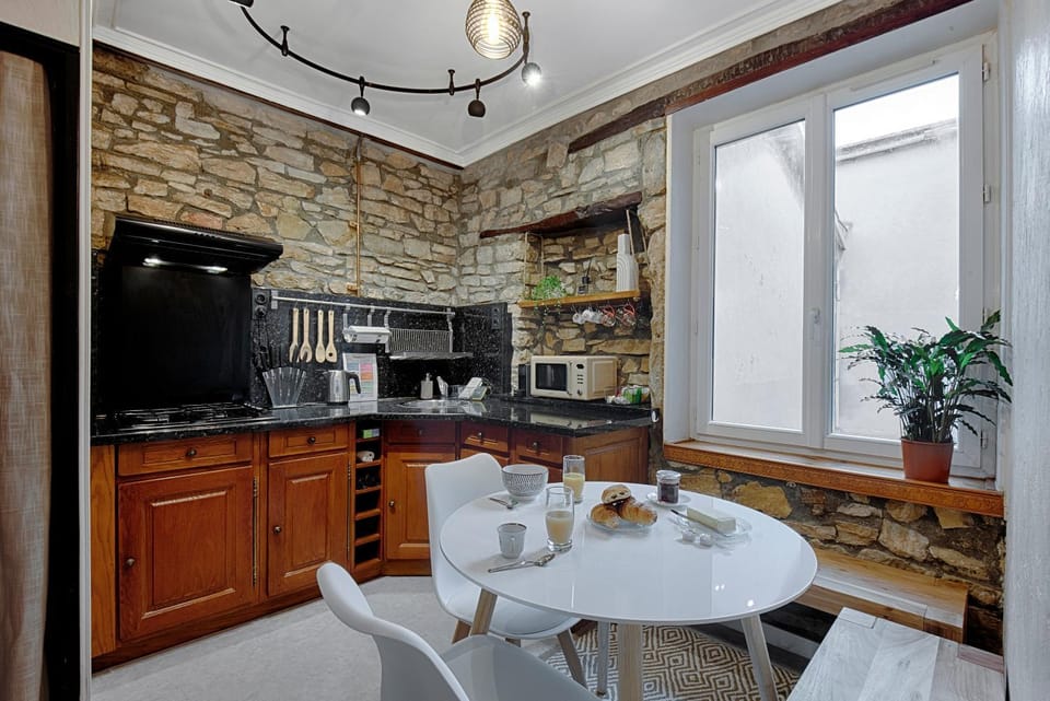 Kitchen or kitchenette, Dining area, minibar, pet friendly, stove