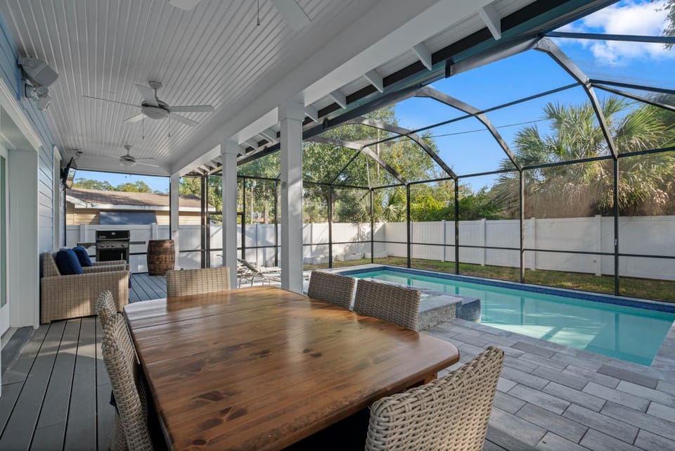 Patio, Dining area, Pool view, Swimming pool, sunbed