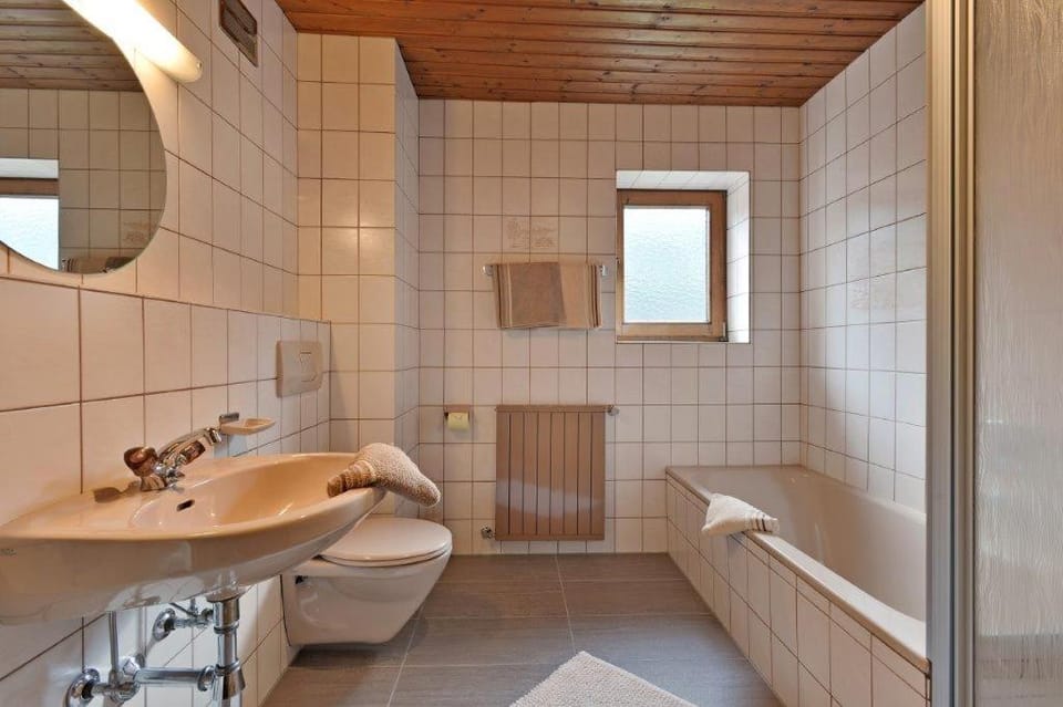 Day, Bathroom