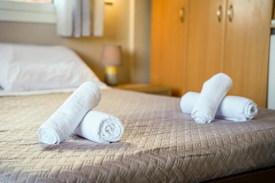 Bed, Photo of the whole room, Bedroom, Breakfast, towels, wardrobe