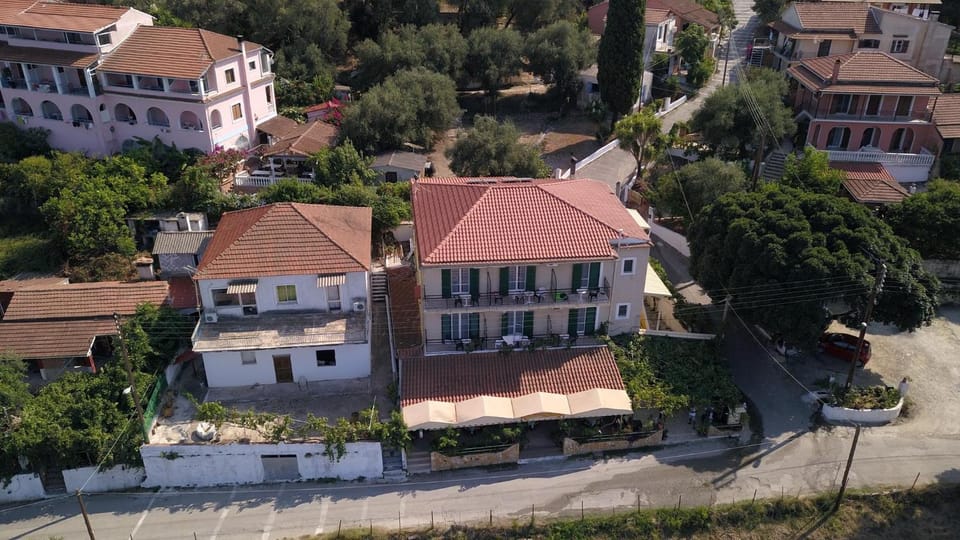 Property building, Neighbourhood, Bird's eye view, Breakfast, Location, Parking