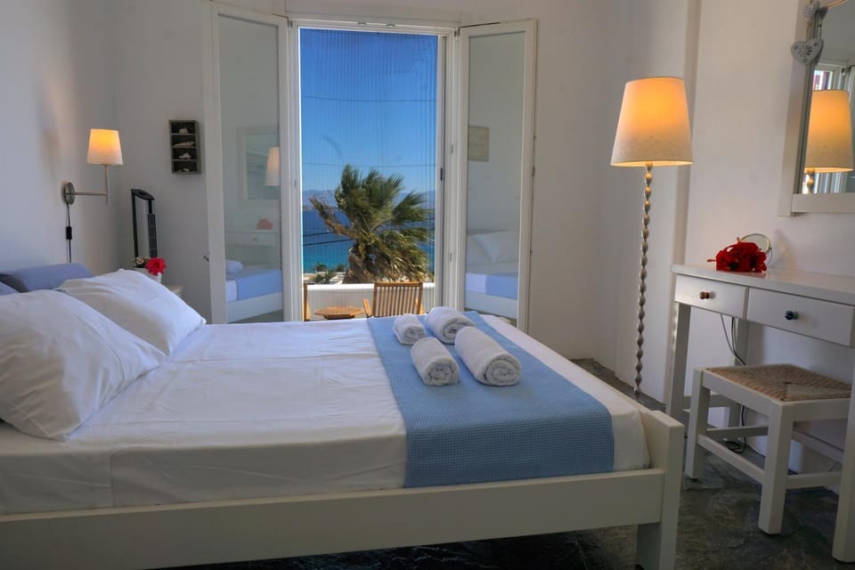 Bed, Balcony/Terrace, Bedroom, Sea view