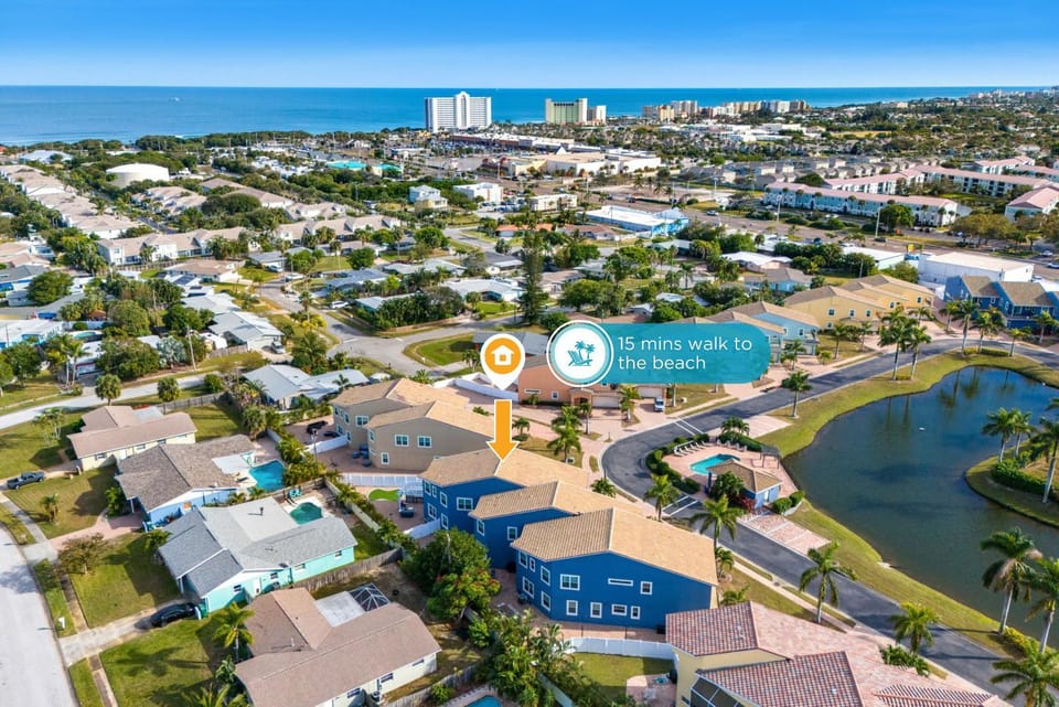 Property building, Nearby landmark, Day, Neighbourhood, Bird's eye view, Pool view, Street view, Swimming pool, Location
