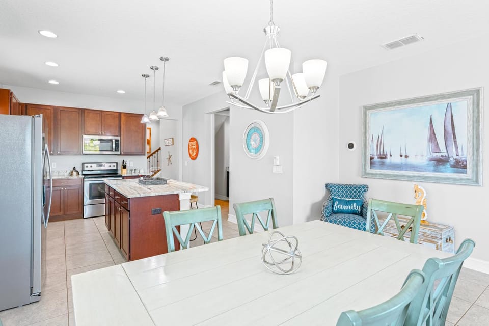 Kitchen or kitchenette, Dining area, dishwasher, microwave, oven, stove