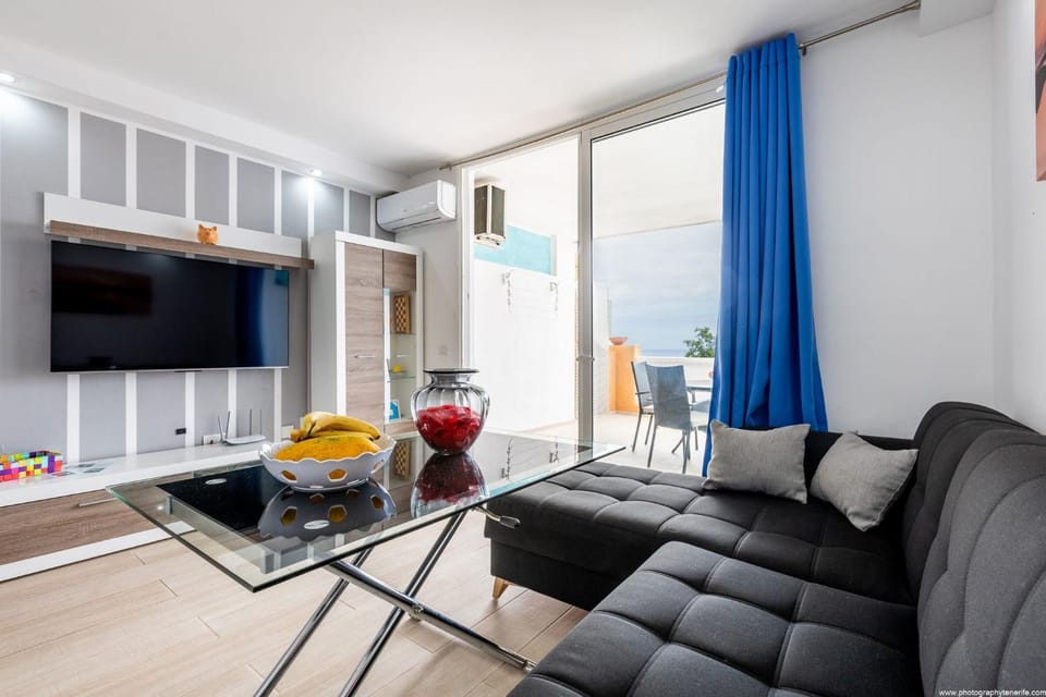 TV and multimedia, Balcony/Terrace, Living room, Sea view, air conditioner