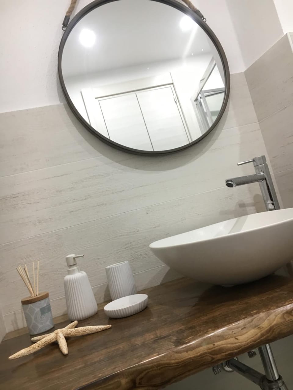 Bathroom, Decorative detail