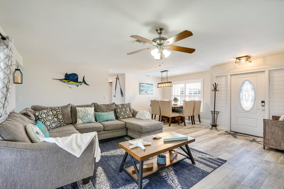 Hot Tub, Pool & Putting Green: Cape Coral Oasis! House in Cape Coral