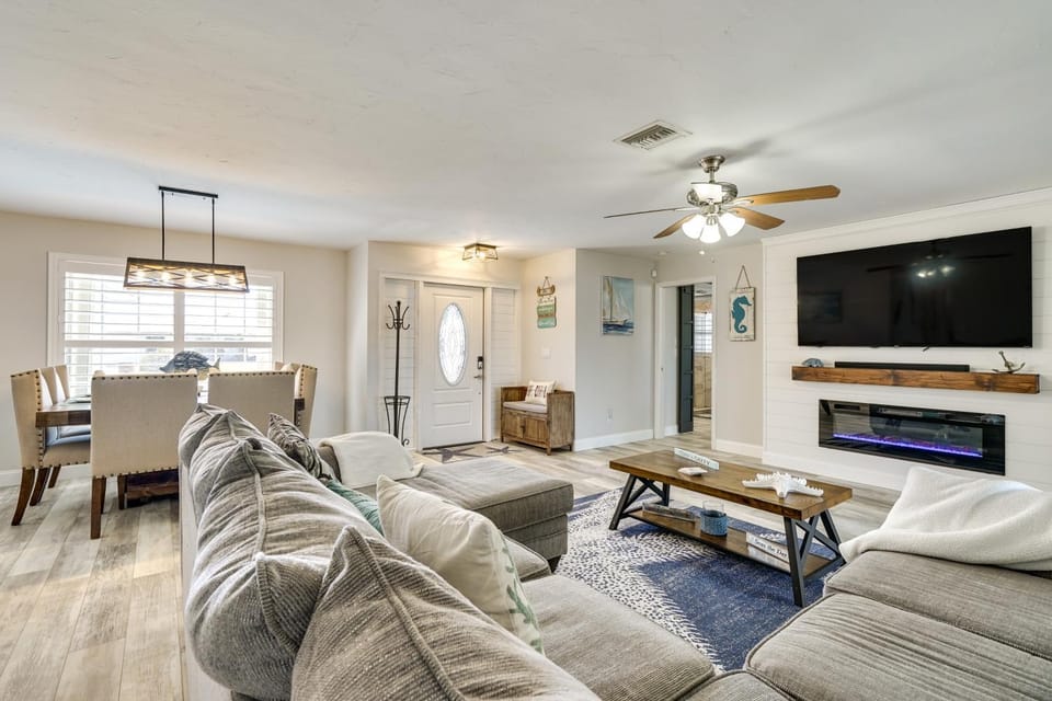 Hot Tub, Pool & Putting Green: Cape Coral Oasis! House in Cape Coral