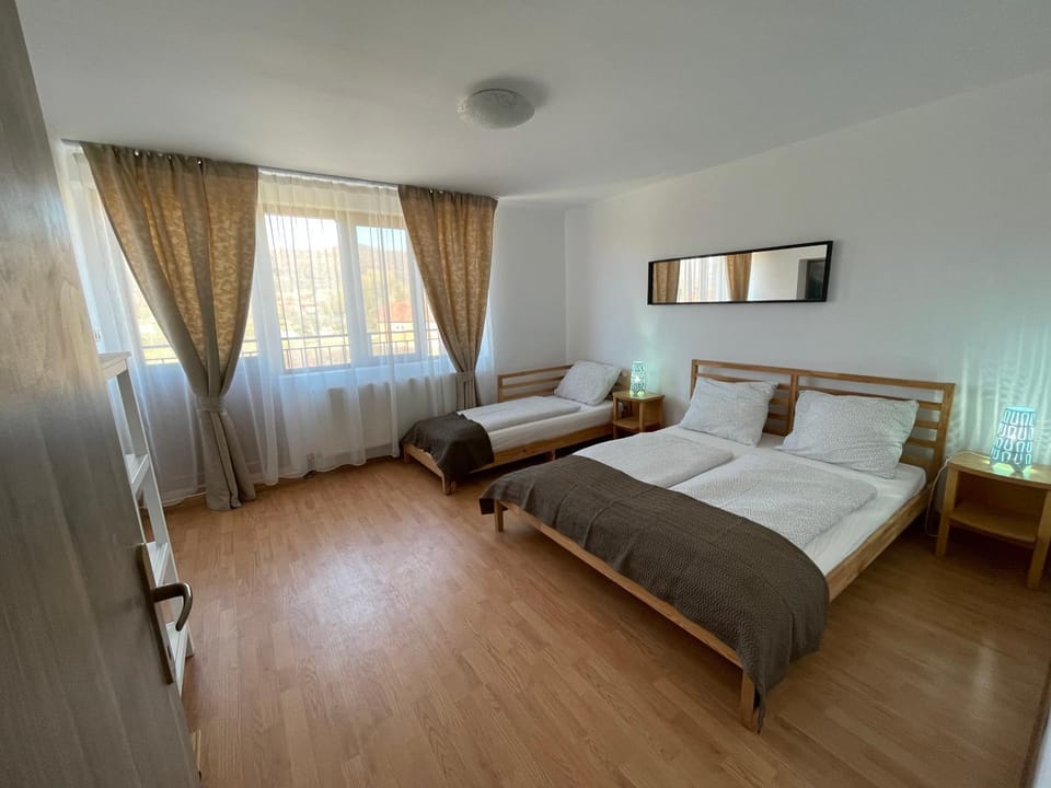 Bed, Photo of the whole room, Bedroom, Family