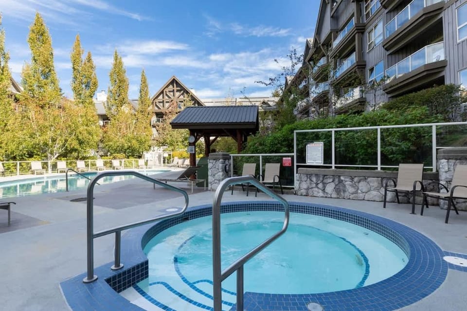 Aspens 466 | Family-Friendly Ski-in Ski-out, Three Hot Tubs, Heated Pool House in Whistler